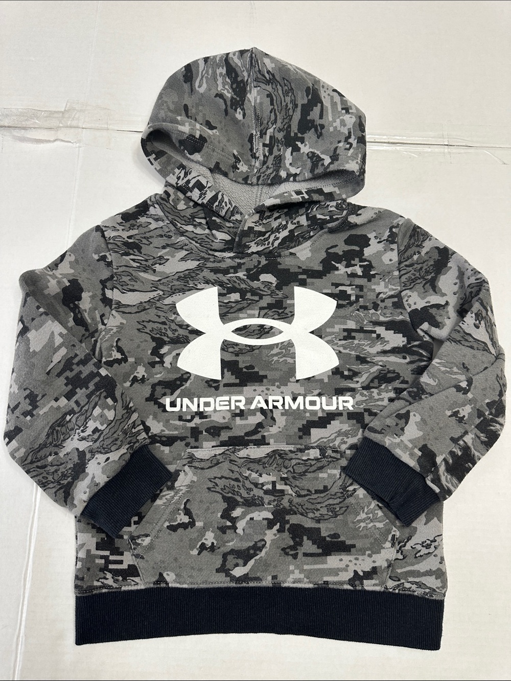 Under Armour Black Gray Camo Hooded Sweater Pullover Youth Kids Size 4